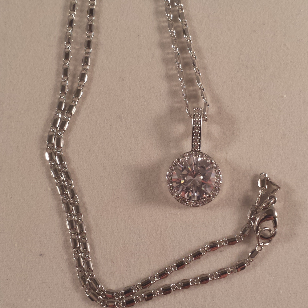 18K White Gold Filled Diamond Zircon Halo Pendant Necklace 9mm - Picture 4 of 5